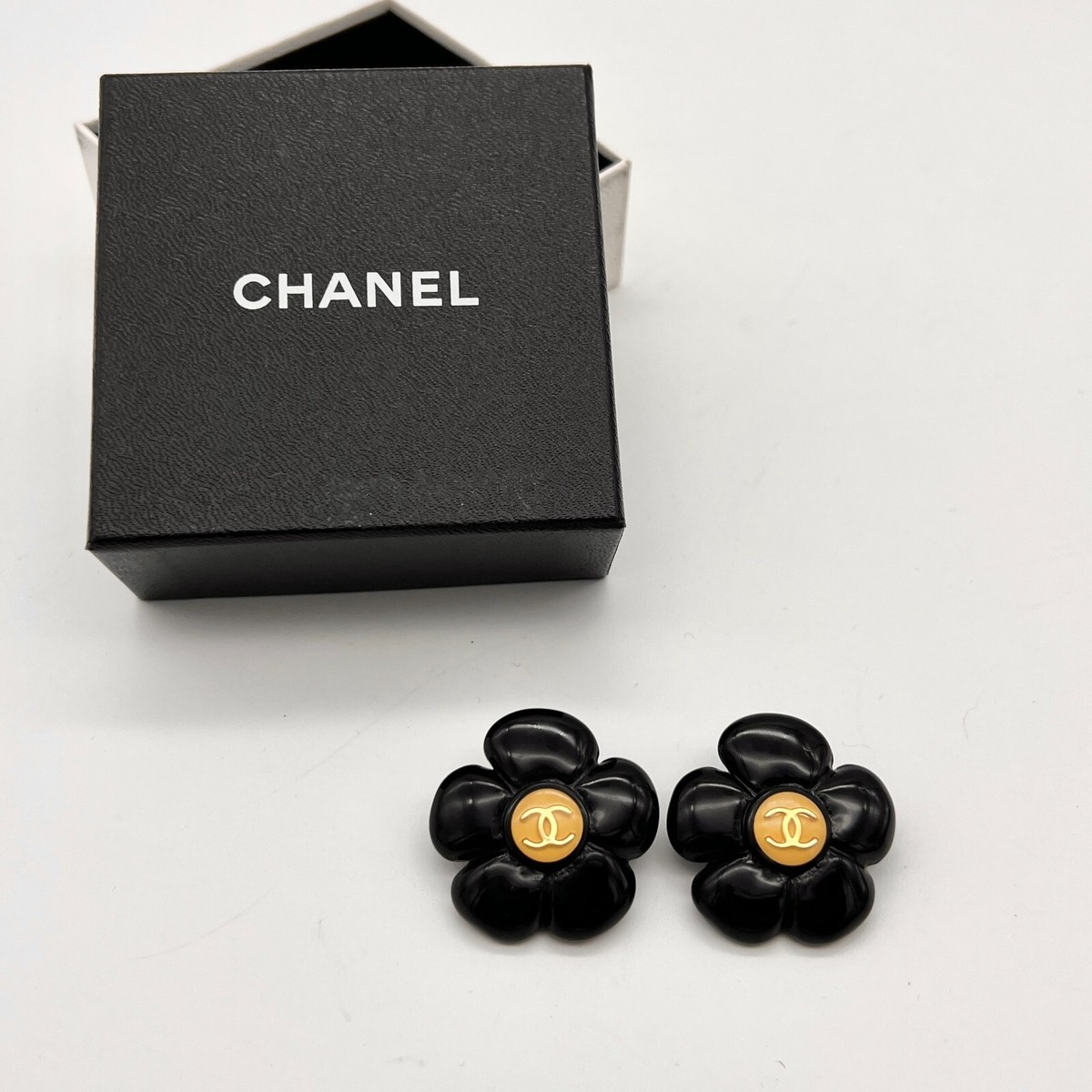 RAREAuth CHANEL Camellia Flower Motif CC LOGOS Earrings Clip-on