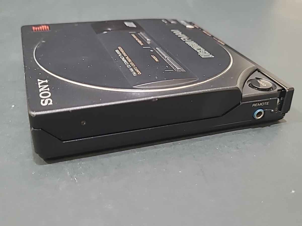 Sony D-T100 Discman Portable Compact Disc CD Player FOR PARTS OR