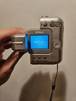 RARE Nikon COOLPIX SQ 3.1MP 3x Zoom Digital Camera FULL SET