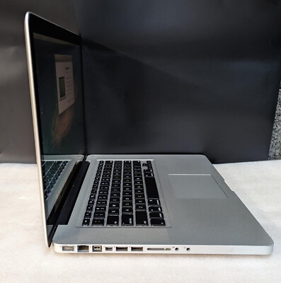 MacBook Pro (15-inch Late 2011) 2.2 GHz Intel Core i7 - 4GB - 1TB