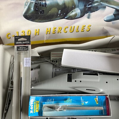 航空機・ヘリコプター ITALERI C-130E/H Hercules 1:72 Amazon.com