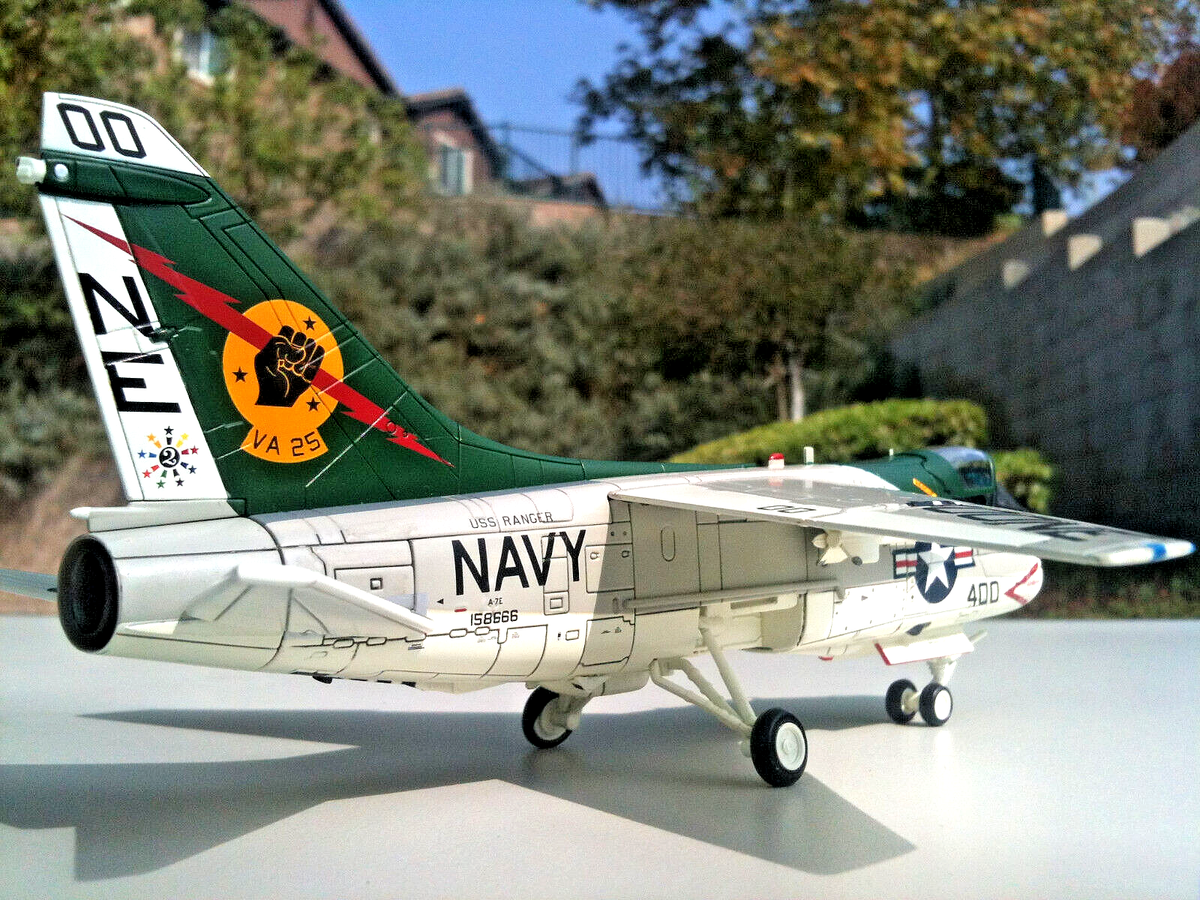 Century Wings Vought A7E Corsair II USN VA-25 Fist of the Fleet