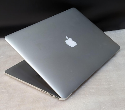 MacBook Pro (Retina, 15-inch, Mid 2015) 2.2 GHz Intel Core i7