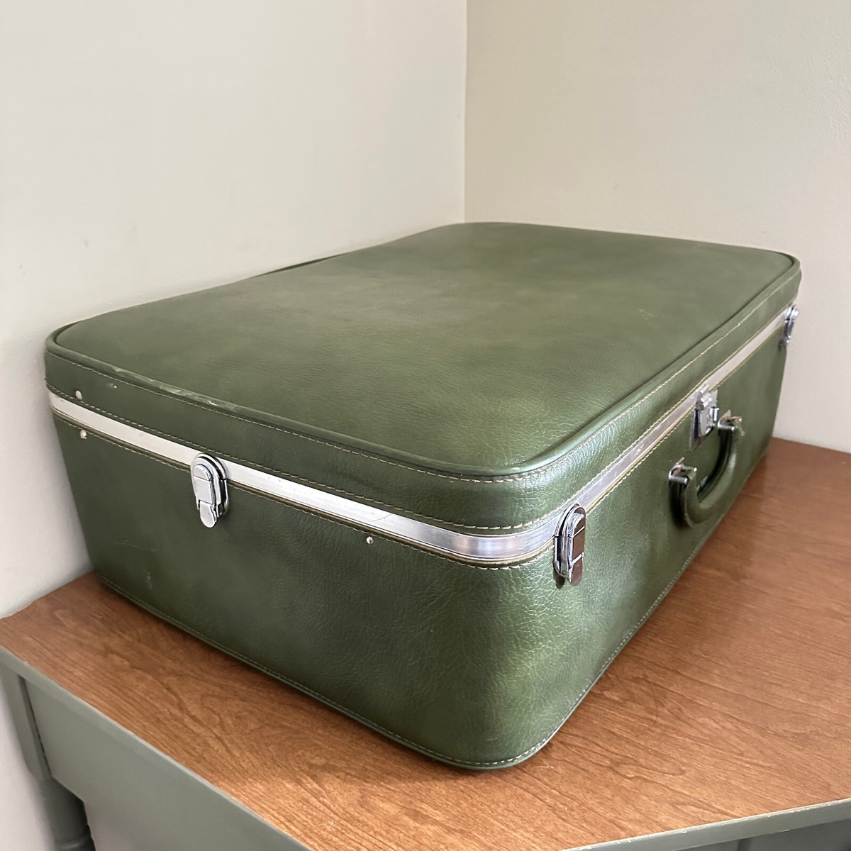 Vintage Ventura Travelware Green Suitcase Retro Luggage 29.5x20