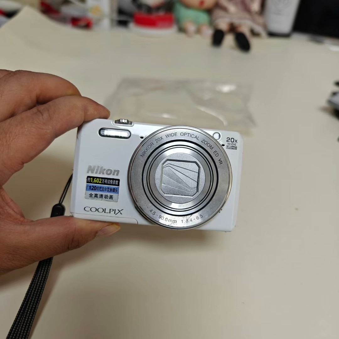 Nikon COOLPIX S7000 Digital Camera 16 MP 20x Optical Zoom English