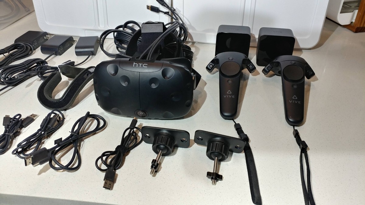HTC Vive VR Headset Complete Set Full Kit System Virtual Reality