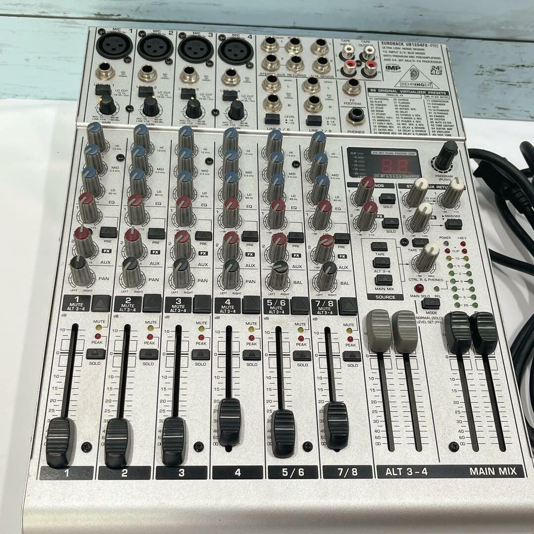 Behringer Eurorack UB1204FX-Pro 12 Channel Analog Mic Mixer Studio