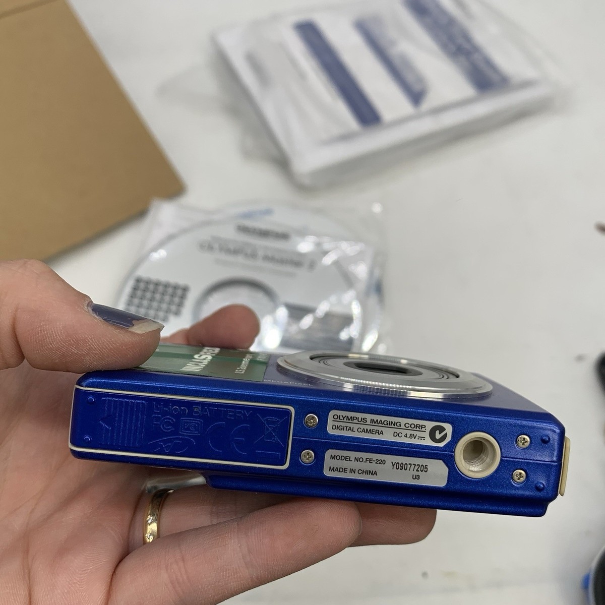 Olympus FE-220 7.1MP Digital Camera With 4x Optical Zoom & In