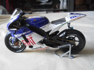 Minichamps 1/12 Valentino Rossi Yamaha YZR-M1 Fiat Yamaha team