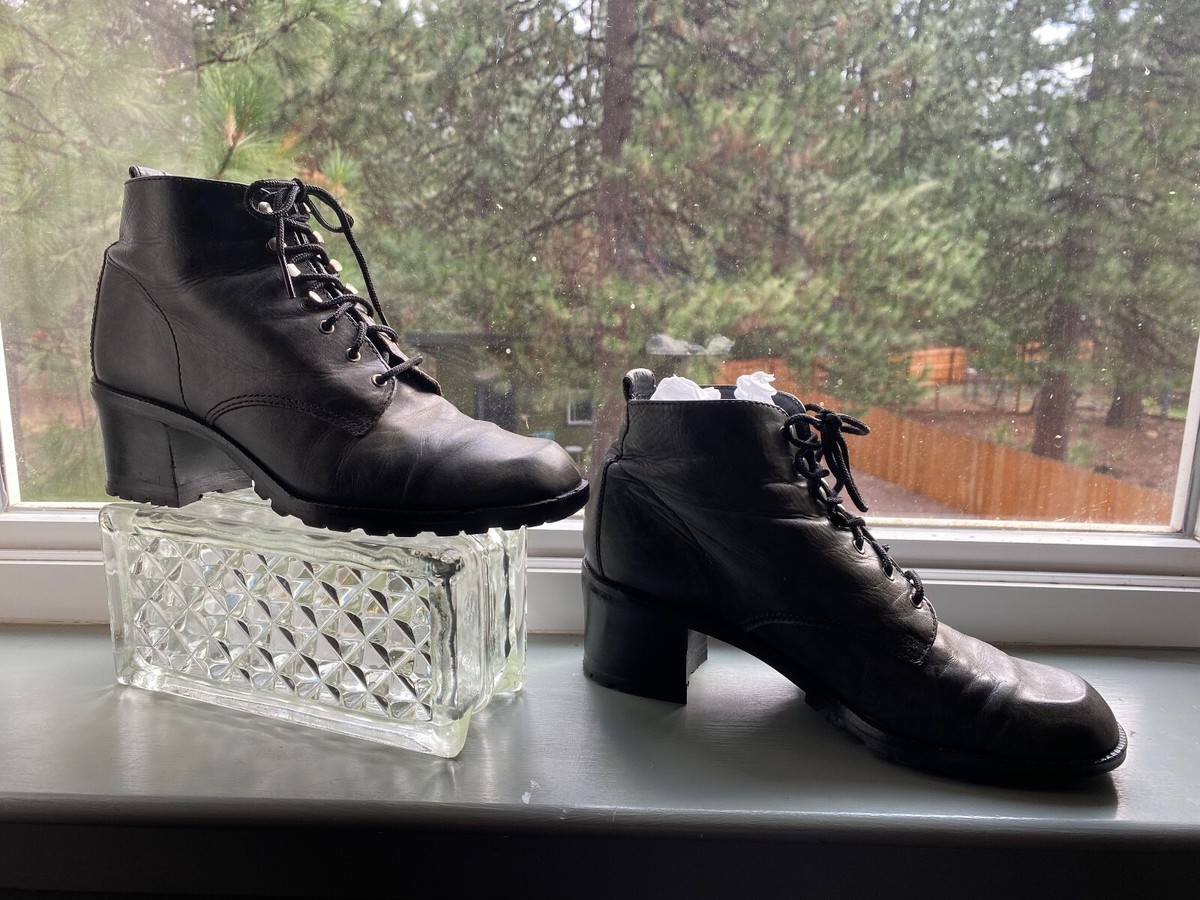 Vintage 90s Nine West Black Leather Lace Up Ankle Boot Square Toe