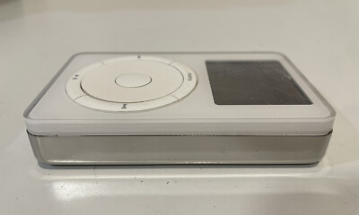 Apple iPod Classic 1st Generation White (5 GB) w/ 1100