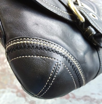 Coach SMALL 10577 Vintage Y2K Black Soho Leather Crossed Handle