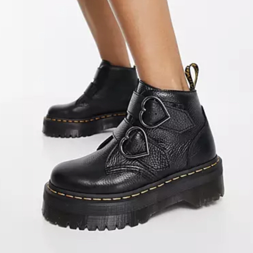 BNIB Doc Martens Devon Heart Platform Boots Size US 7 Women's