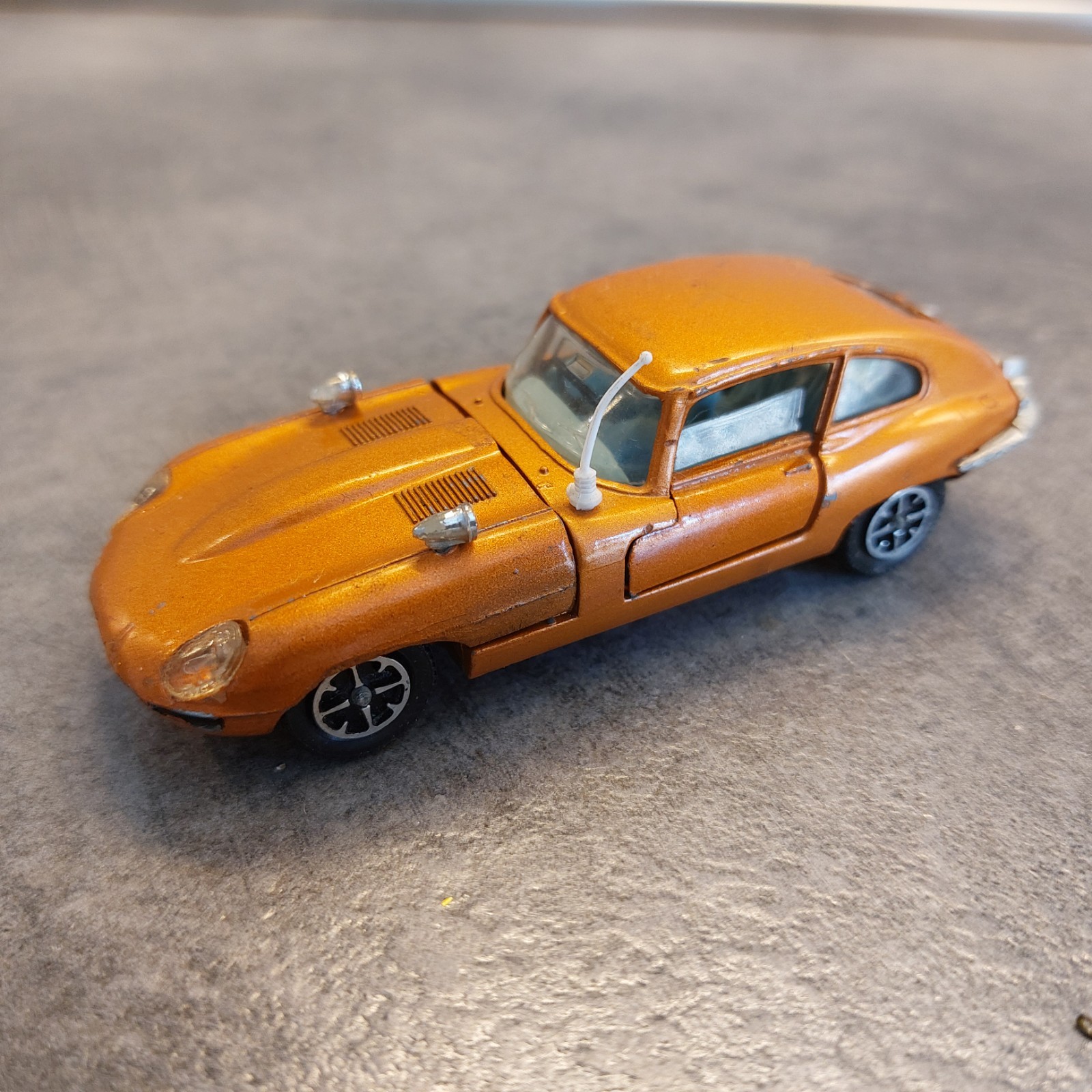 Dinky 131, Jaguar E-Type 2+2 - Free Price Guide & Review