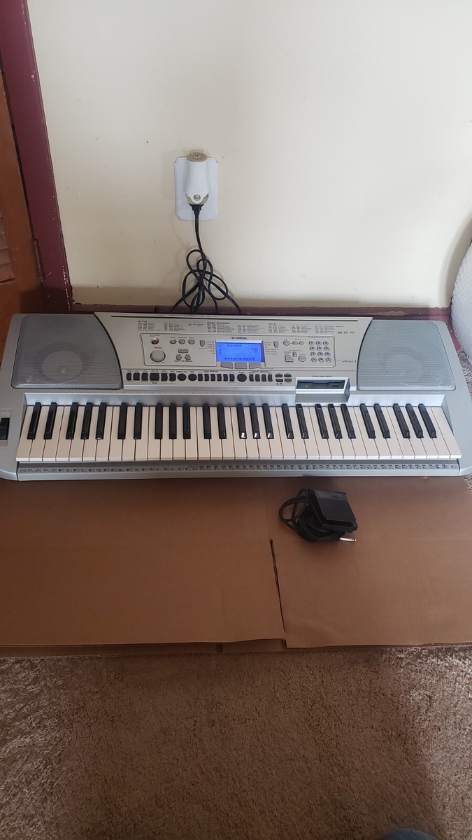 Yamaha PSR-450 Keyboard 61 key Synthesizer W/ DISC DRIVE & FOOT