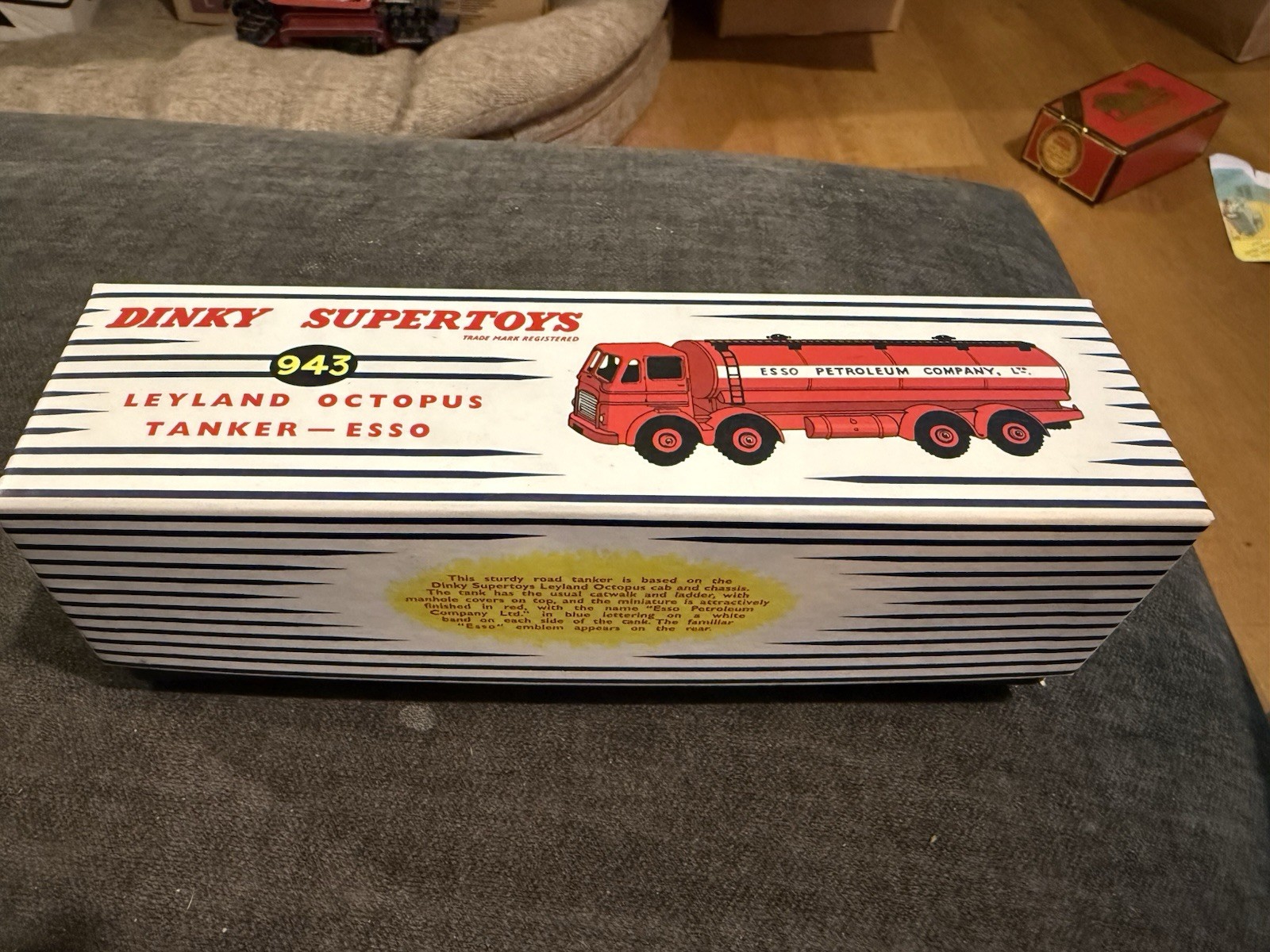 Dinky 943, Leyland Octopus Tanker - Free Price Guide & Review