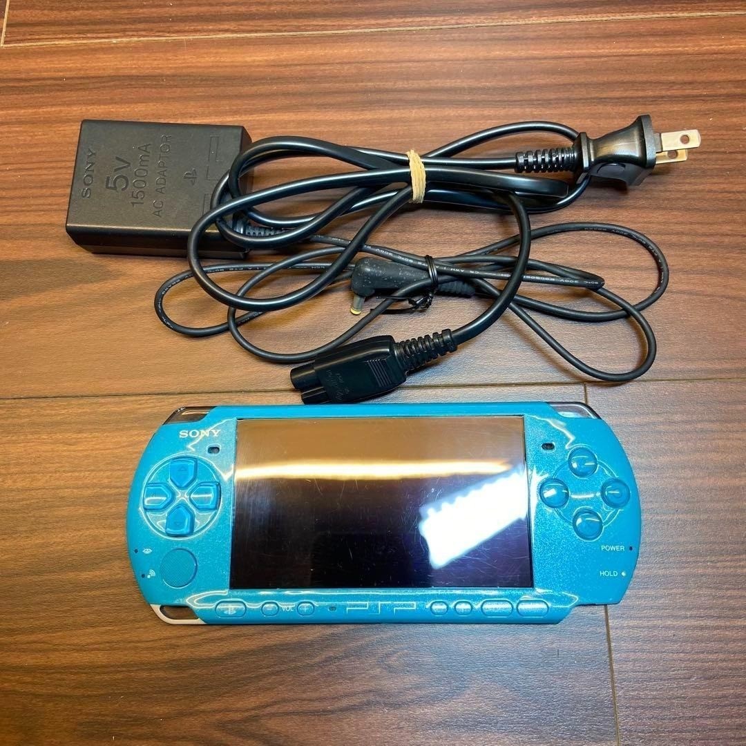PSP本体・ソフト・充電器・メモリーカード付 PSP-3000 PSP3000 ソフト