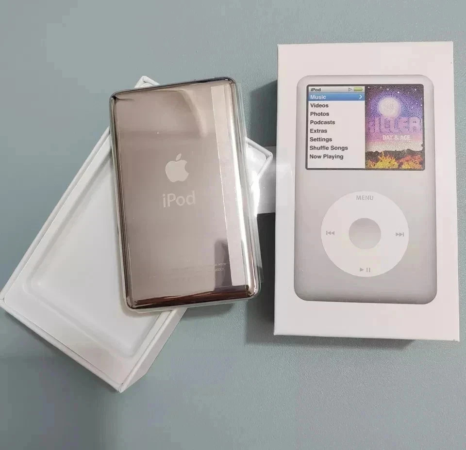 New Sealed Apple iPod Classic 7th Generation 160GB Silver MP3