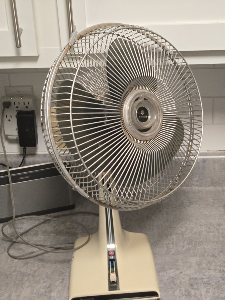 RARE VINTAGE SANYO EF-6XV Oscillating 3-Speed 12” Desk Table Fan