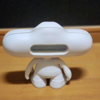 Beats By DR Dre. Pill Bluetooth Speaker dude holder Dude Stand
