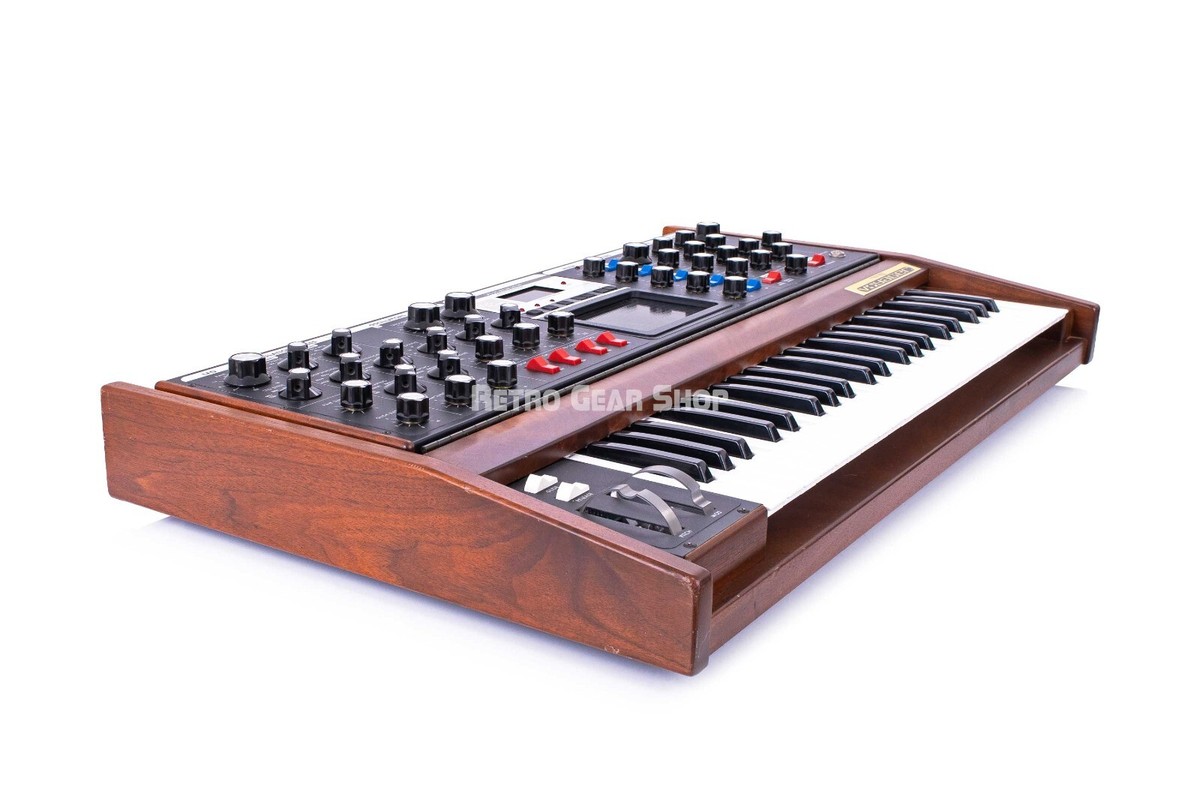 Moog Minimoog Voyager Cherry Wood Signature Edition Monophonic