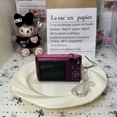 Nikon COOLPIX S3500 Digital Camera 20.0MP 7x Optical Zoom with