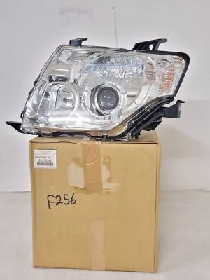 New OEM Genuine Xenon Headlight Lamp Mitsubishi Montero Pajero 07