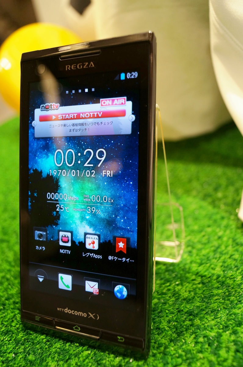 ドコモ夏の新機種「REGZA Phone T-02D」速攻フォトレビュー、とにかく