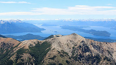 南米のスイス」と呼ばれるアルゼンチンのバリローチェからの壮大な眺め