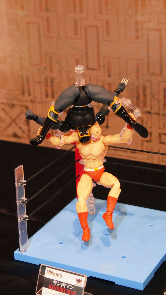 新日本プロレスの棚橋＆真壁が絶賛する新世代アクションフィギュア