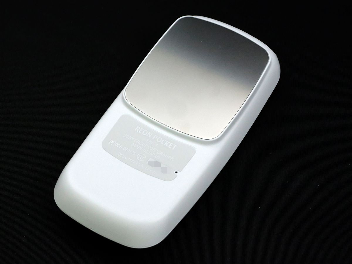 冷えた金属で肌を直接冷却するソニーの着るクーラー「REON POCKET 4