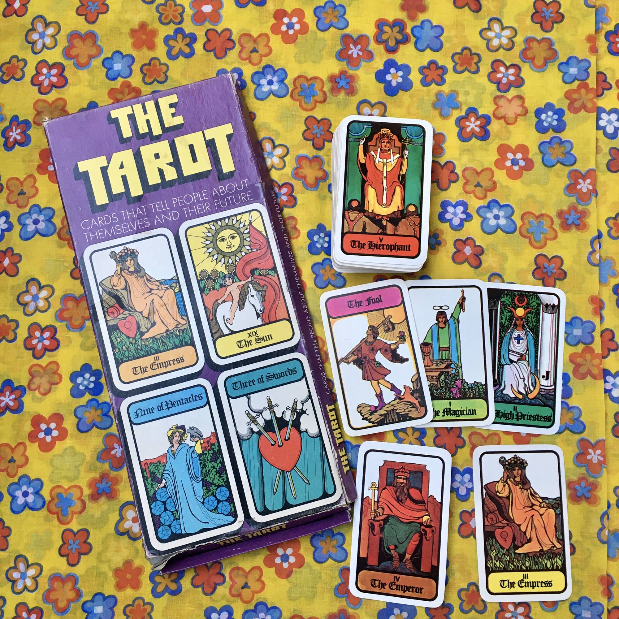 自分にご褒美でホイ・ポロイのタロットデッキ（1972年）を買っちゃった