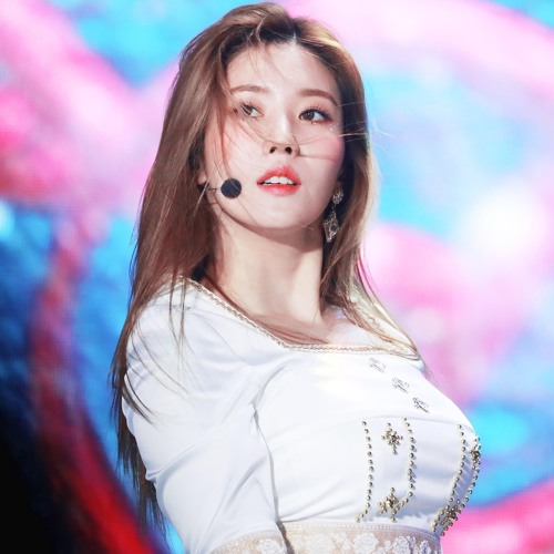 Listen to IZ*ONE (아이즈원) - La Vie En Rose (Manox Trap Hip Hop