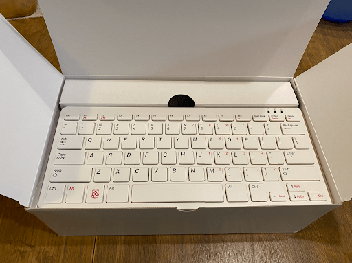 Raspberry Pi 400を使ってみた！〜キーボード一体型ラズパイ400の開封