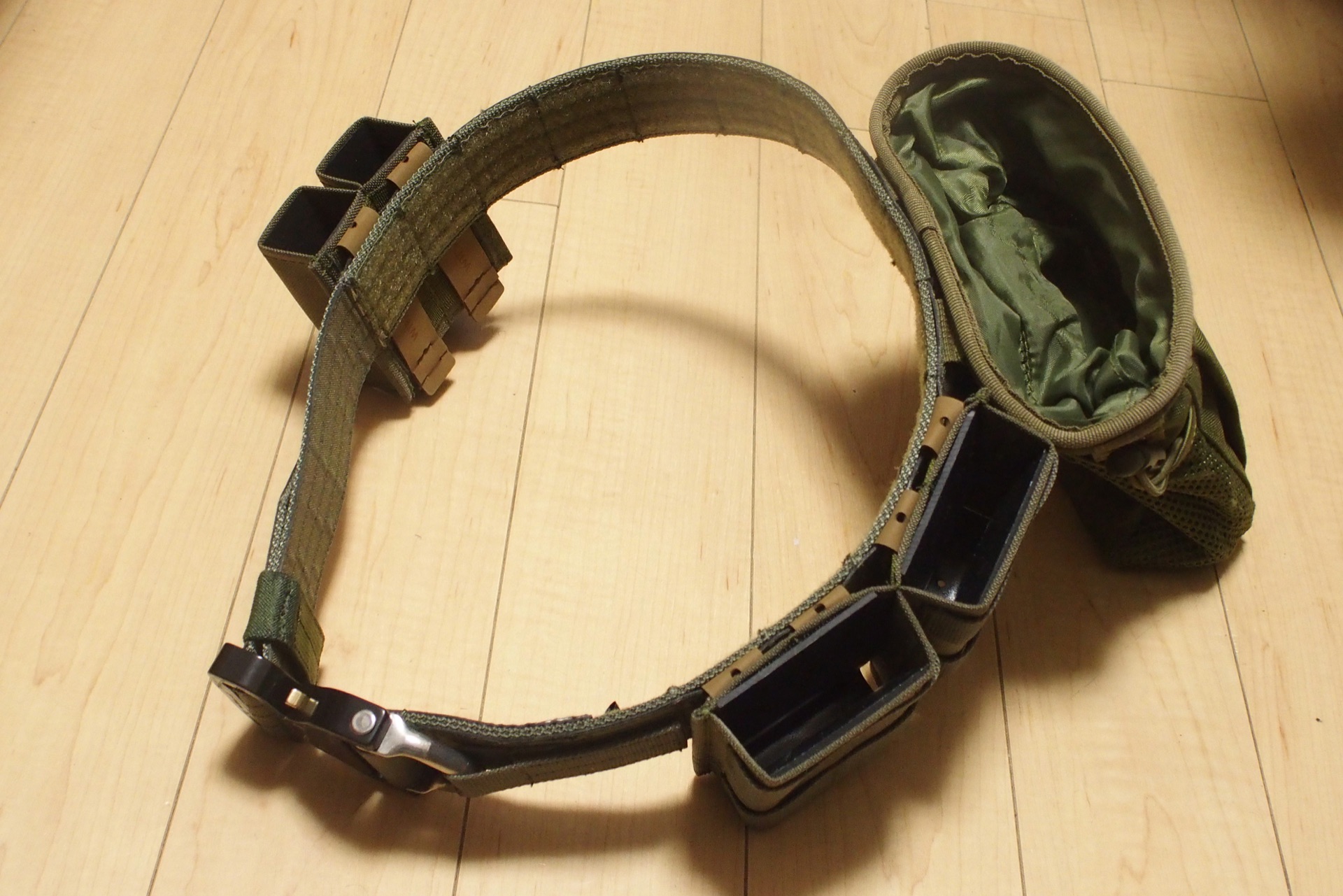 ベルトキット用に、Esstac KYWIマグポーチのショートサイズ 5.56mm