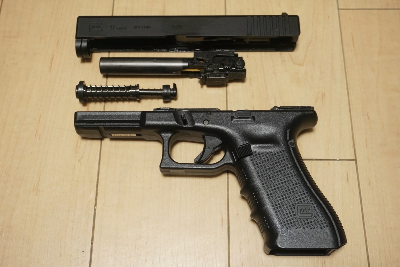 東京マルイ Glock 17 Gen.4 GBBの分解レビュー（完全分解） | エボログ