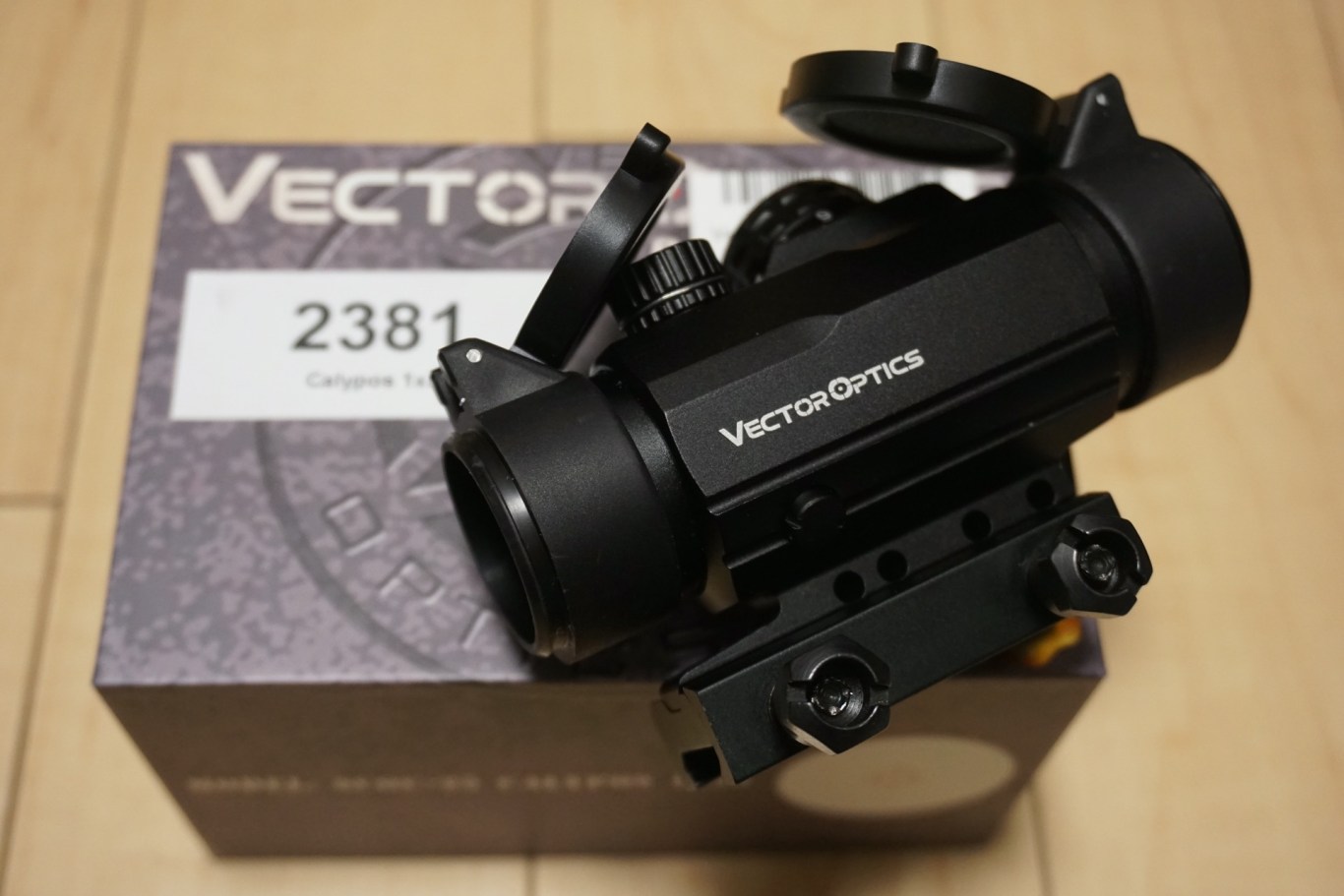 鮮明な視界で覗きやすく小型な等倍プリズムサイト、Vector Optics