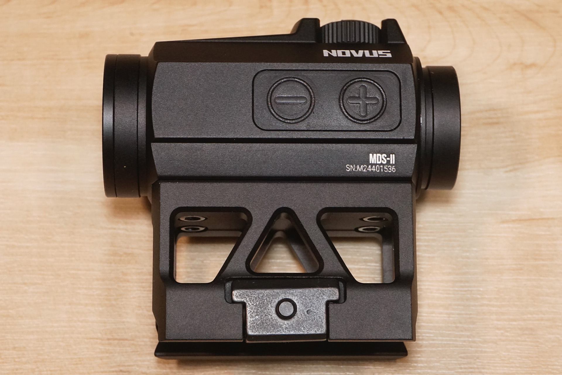 T2ライクなオリジナルデザイン ドットサイト、NOVUS製マイクロレッド