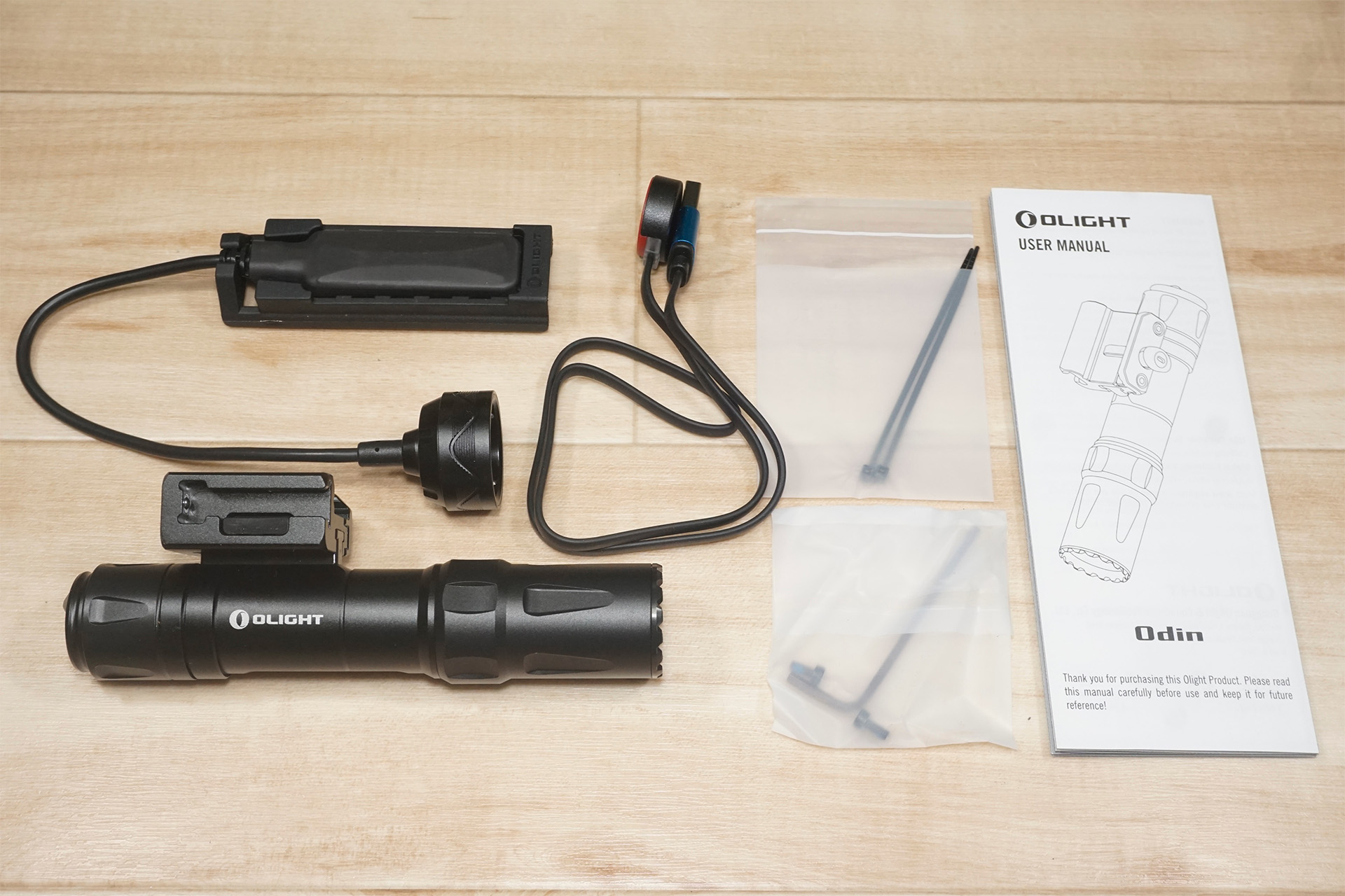 OLIGHT ODIN 2000ルーメン タクティカルライトを購入したのでレビュー