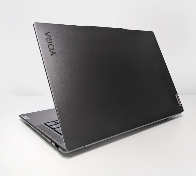 レビュー】Yoga Pro 7i Gen 8に高評価。熱と音の問題をクリアしつつ