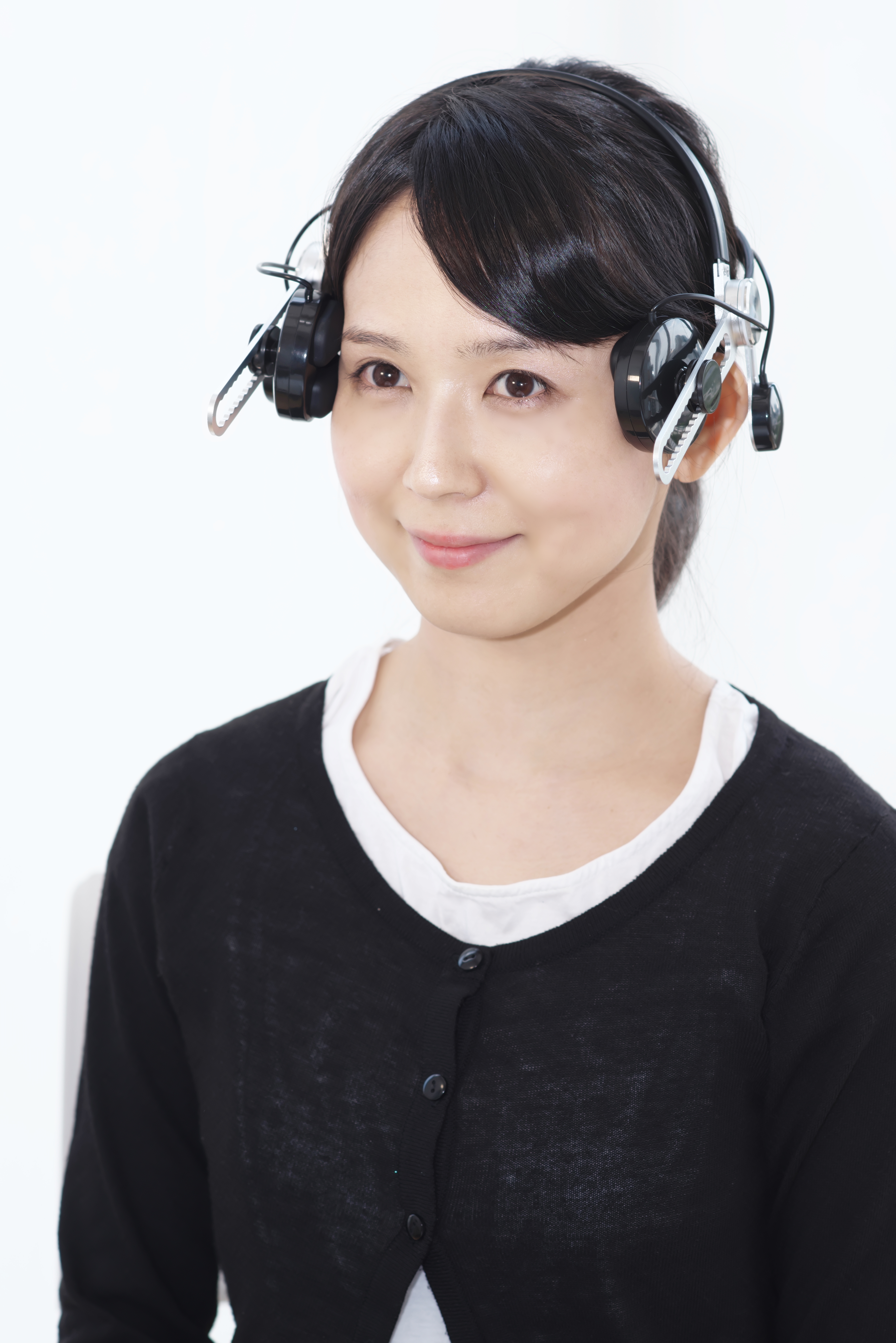 低周波によるレーシックのような手術とは違う即効性眼筋専用マッサージ