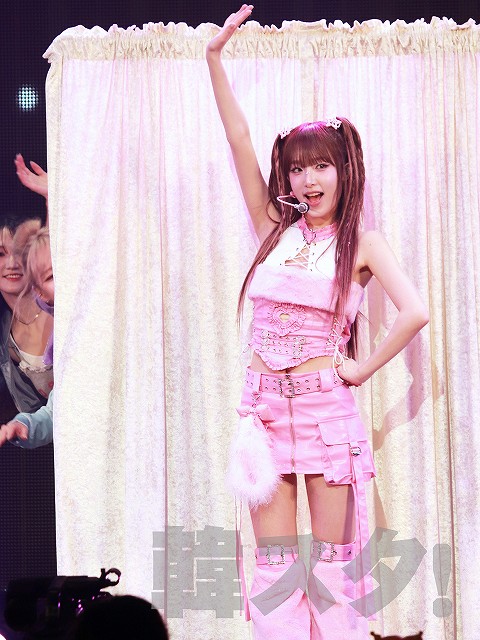 イベントレポ】レトロなTVショーをお届け！IZ*ONE出身のカッコかわいい