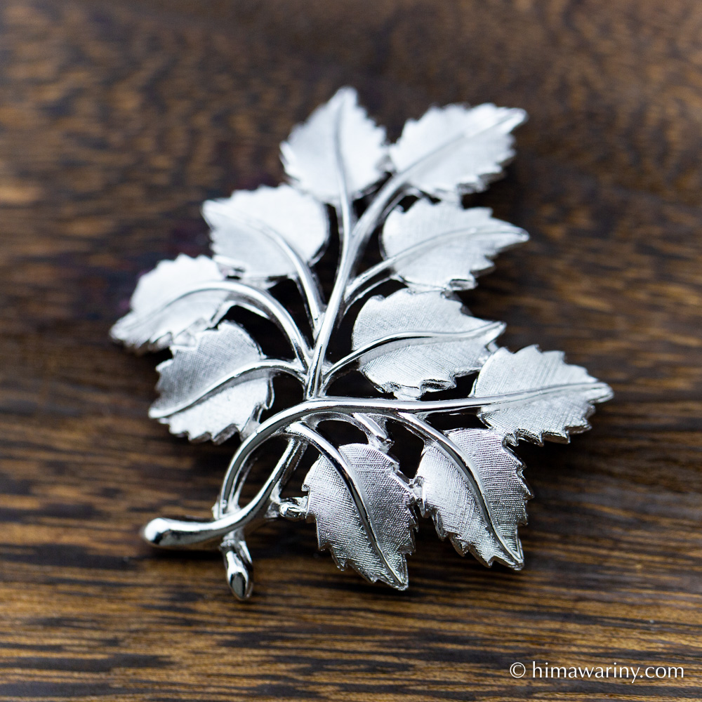 Trifari トリファリ-トリファリウム小枝ヴィンテージ・ブローチ