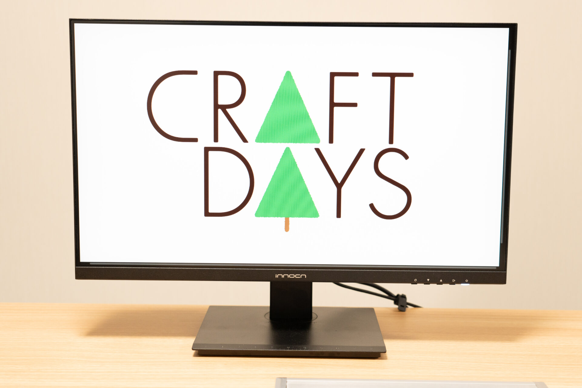 快適】USB-C1本で充電もレシーバー接続もなんでもできる多機能モニター