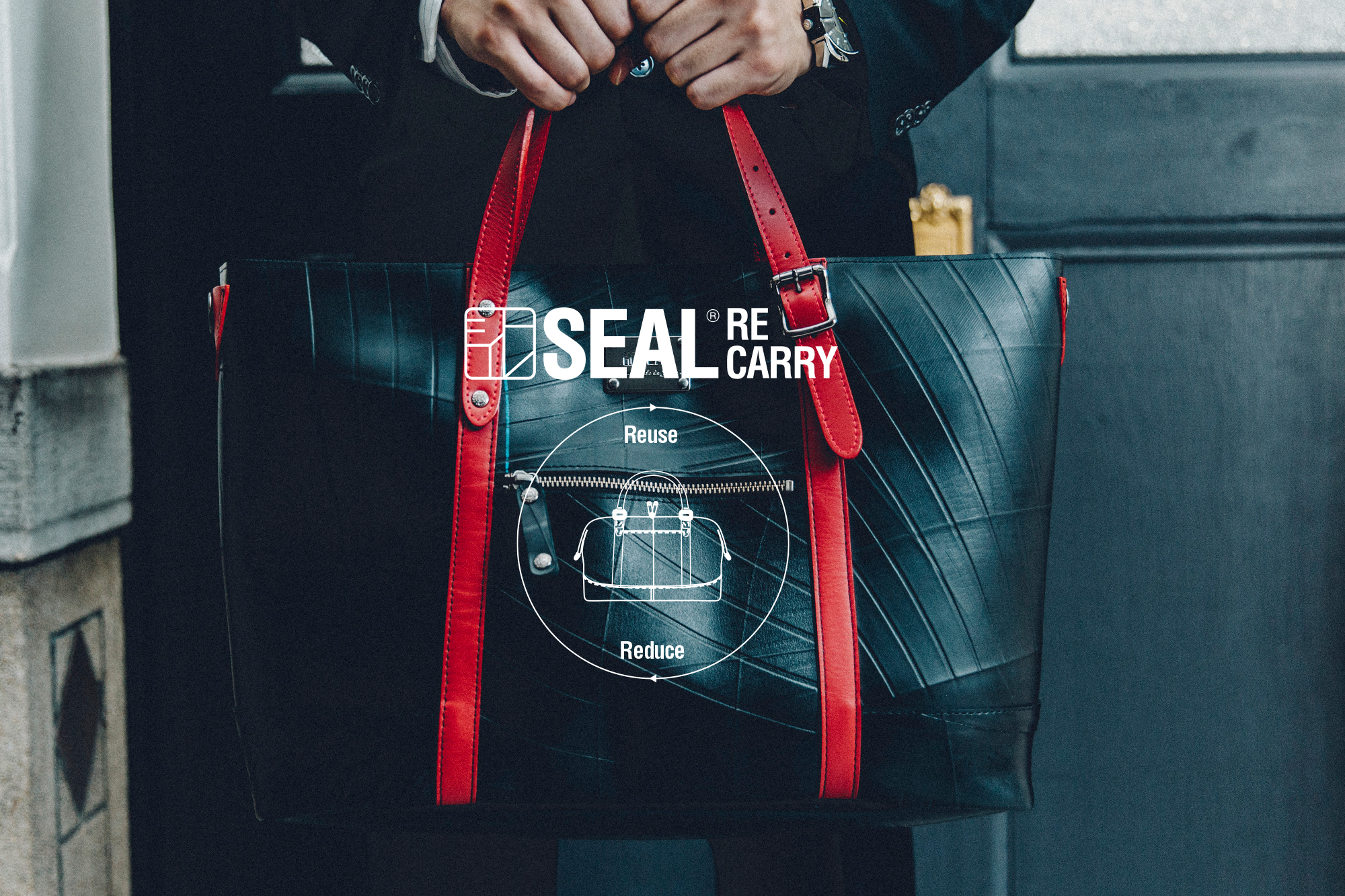 Information】 高機能でスタイリッシュな縦長タイプのトートバッグ