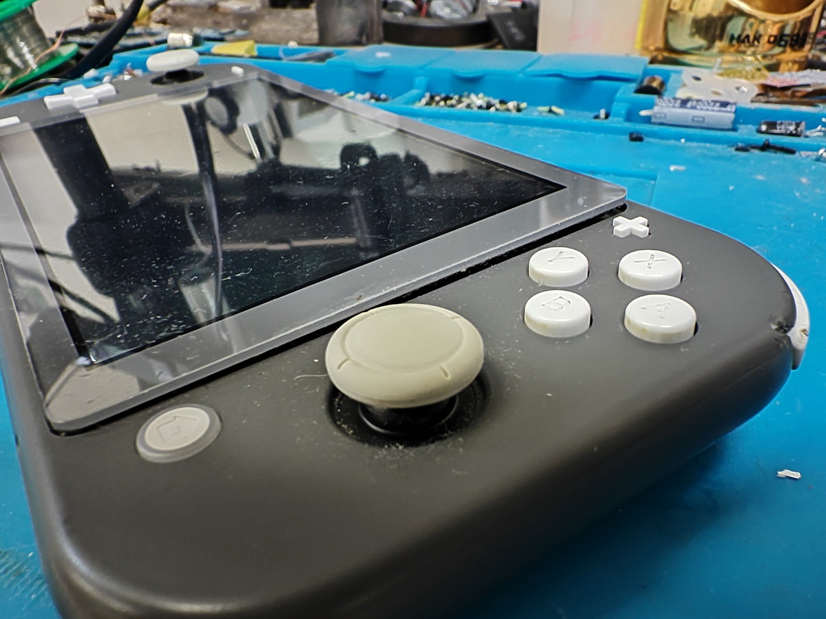 Nintendo Switch Liteの修理（液晶画面 音はするけど映らない 修理