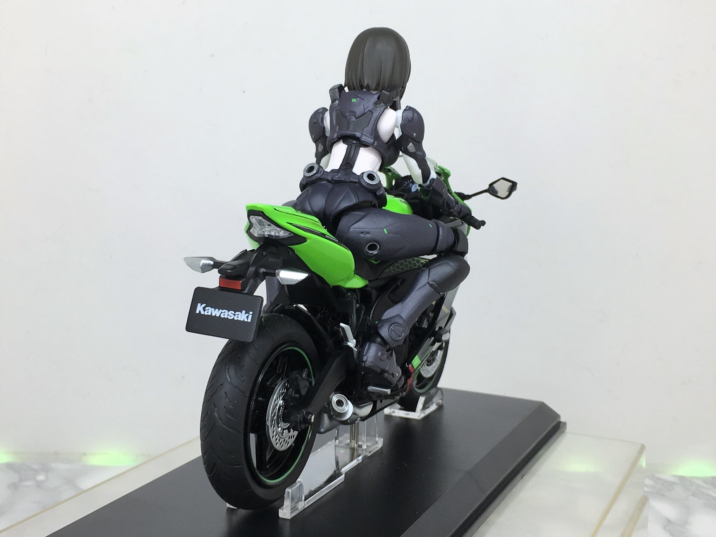 1/12【 KAWASAKI Ninja《 ZX-25R 》ライムグリーン×エボニー】②