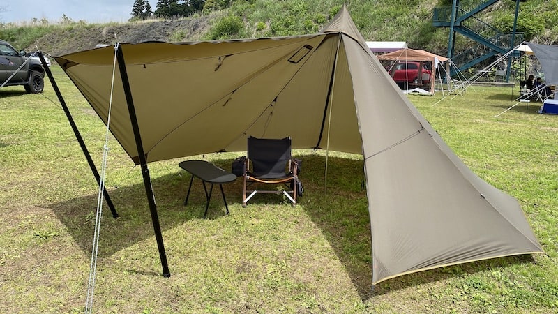 The Arthの伸縮式ポール「棒にょい」は1本でタープから跳ね上げまでOK！