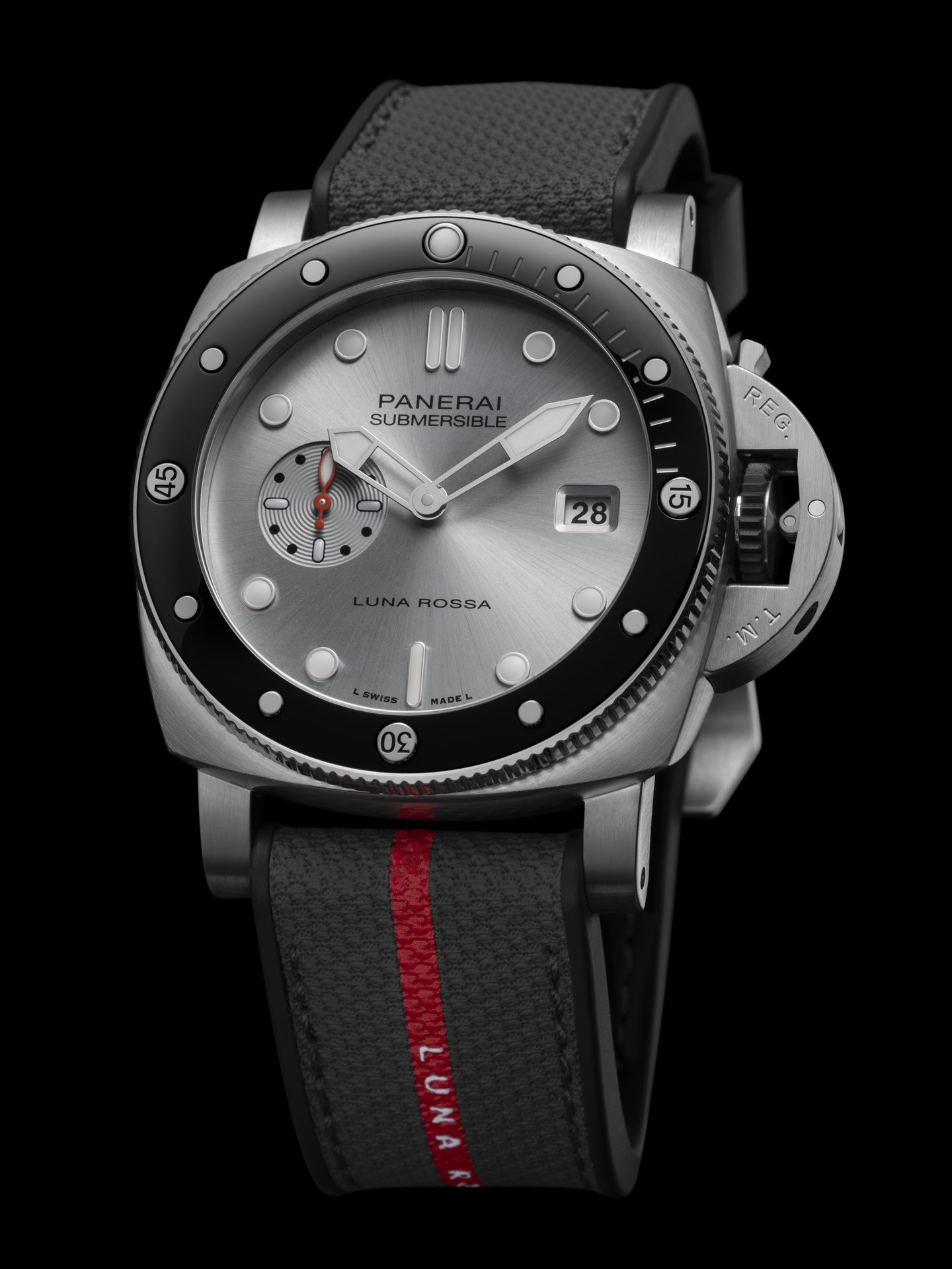 The Story of Panerai's Submersible QuarantaQuattro Luna Rossa