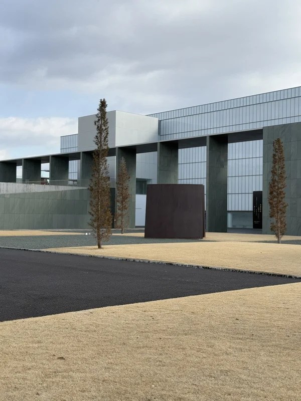 谷口吉生 円熟期の美術館建築 端正で見目麗しい「豊田市美術館」へ